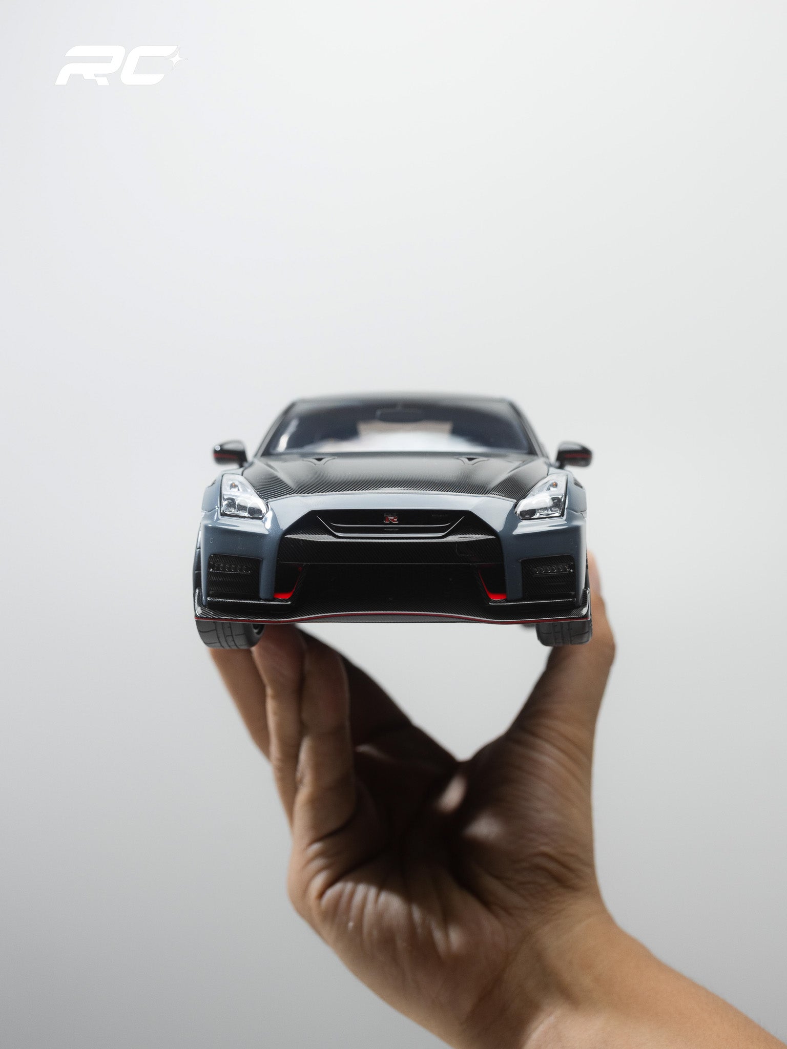 MOTORHELIX 1:18 日产 GT-R NISMO (R35) 特别版 2022 NISMO 隐形灰