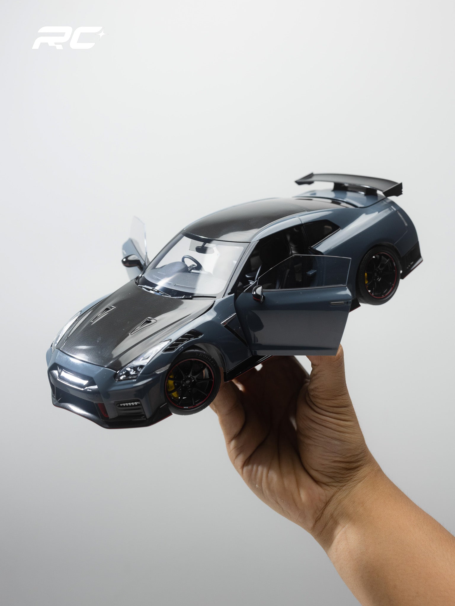 MOTORHELIX 1:18 日产 GT-R NISMO (R35) 特别版 2022 NISMO 隐形灰