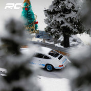 保时捷911 Carrera RS 2.7 大奖赛白车身配蓝色拉花