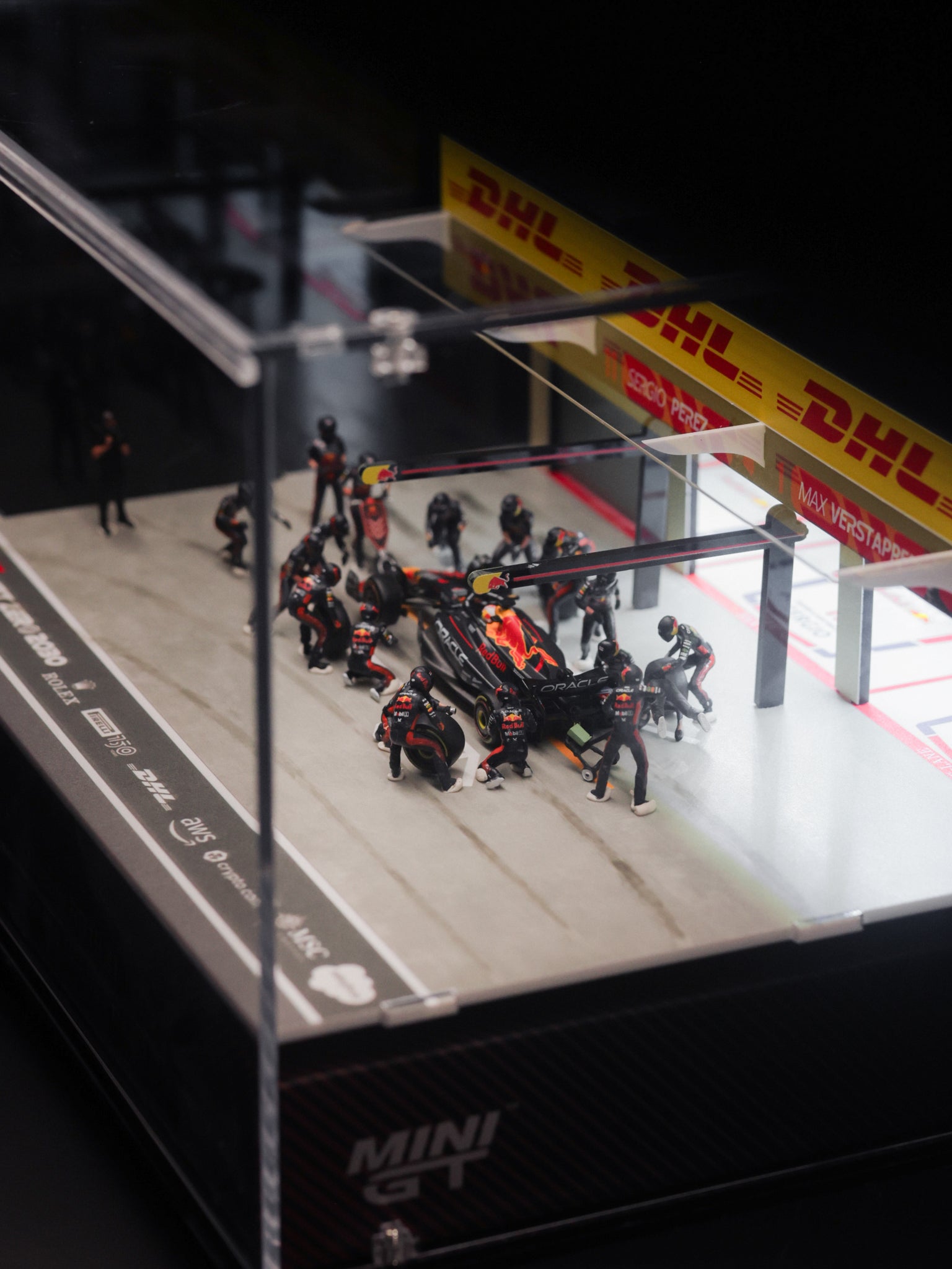Red Bull Racing RB19 #1 Max Verstappen 2023 F1 2023 Japanese Grand Prix Pit Crew Set