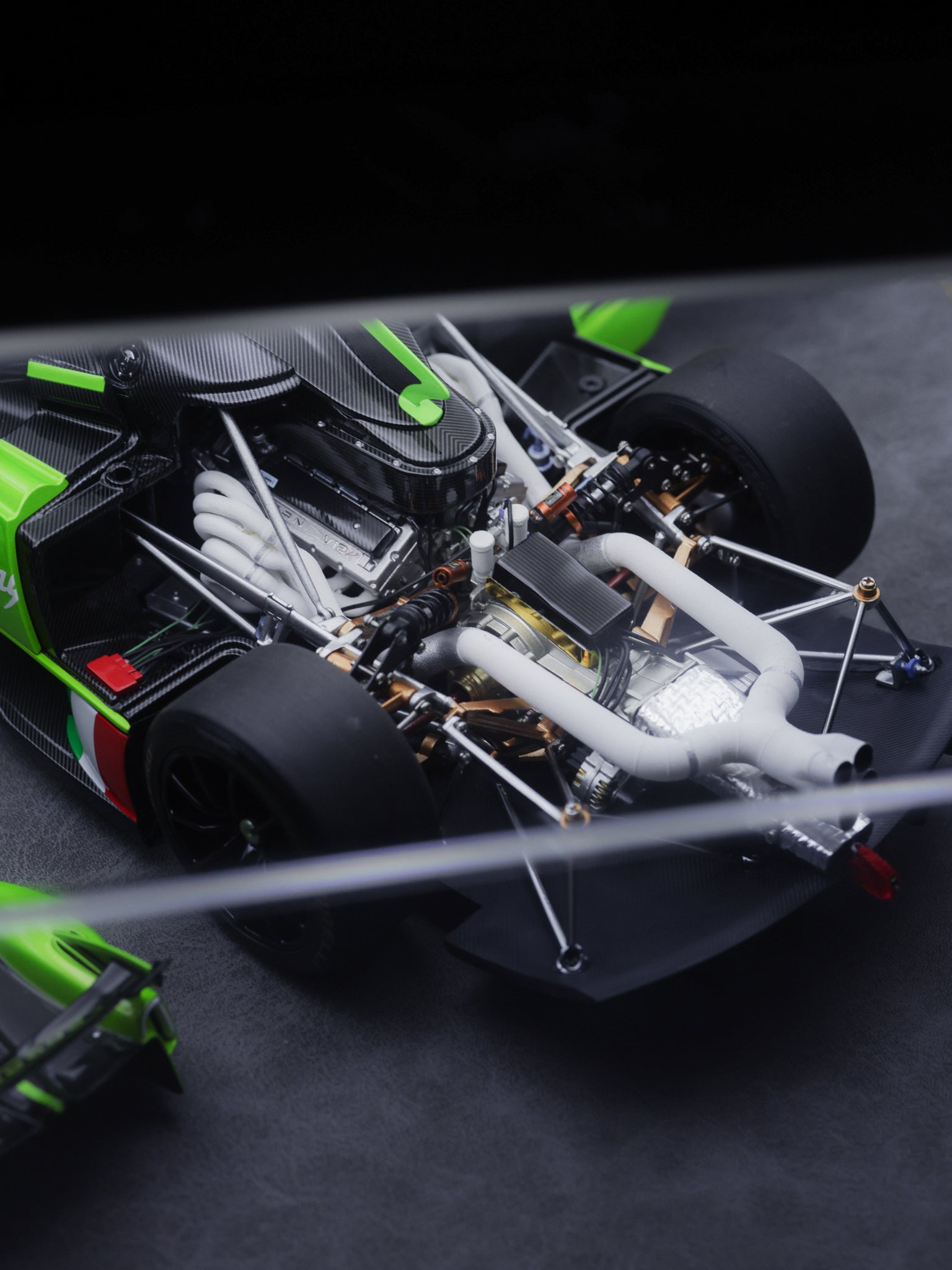 Set 1/18 ,1/43, 1/64 LCD PAGANI HUAYRA R GREEN