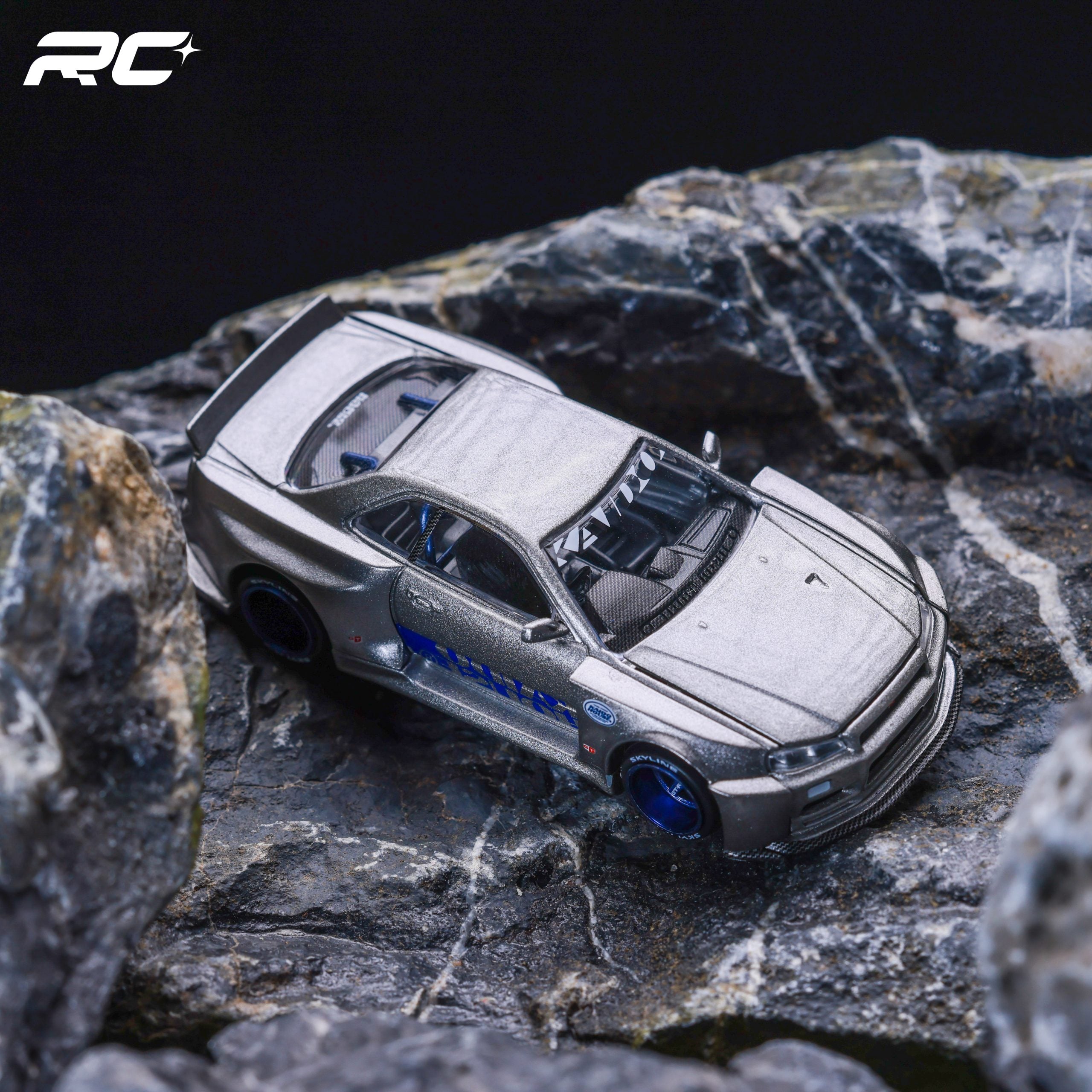 Kaido House + MINIGT Nissan Skyline GT-R (R34) Kaido Works SHINJUKU V1 KHMG143