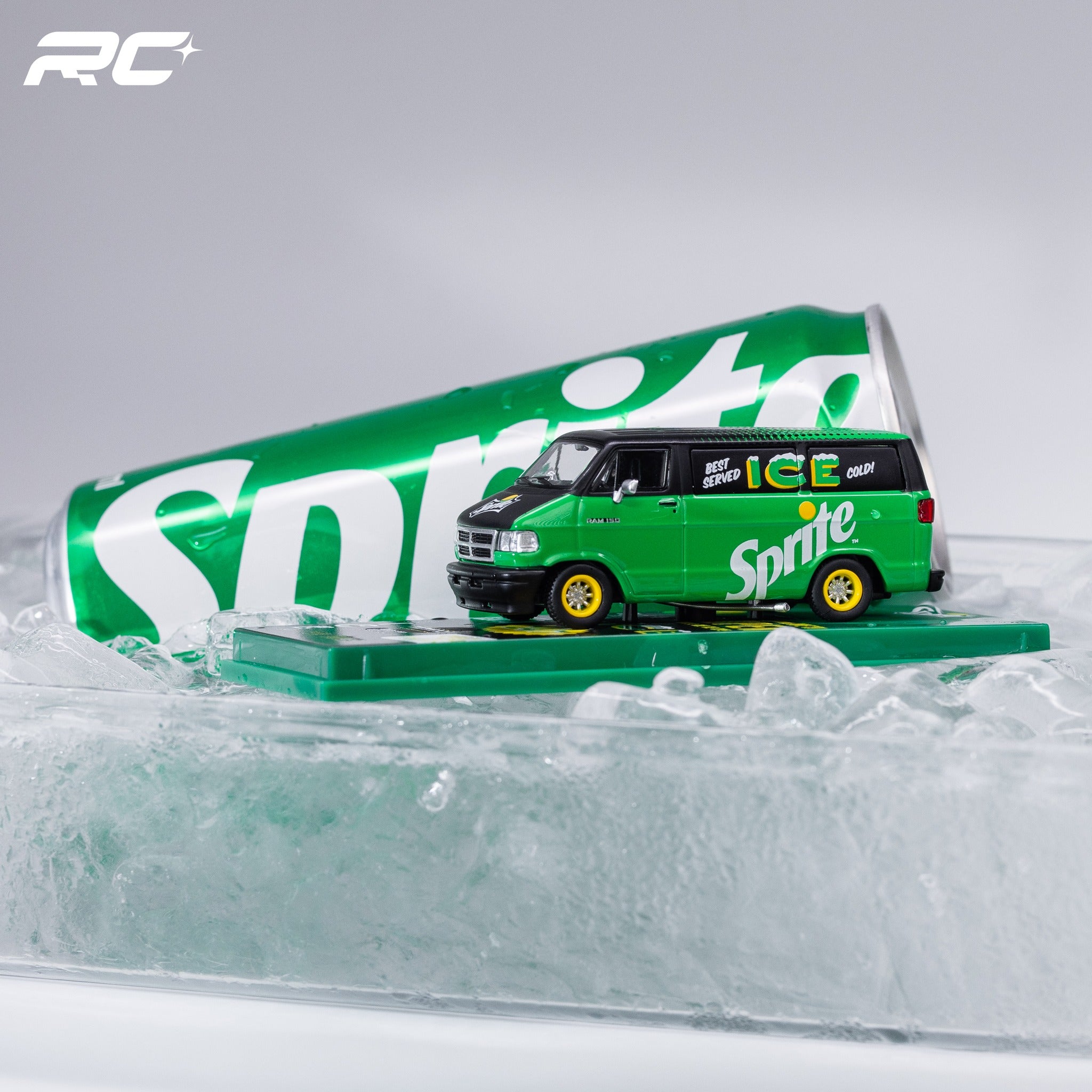 Tarmac Works 1/64 Dodge Van Sprite Delivery Van - GLOBAL64