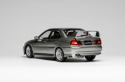 1/18 三菱蓝瑟Evolution IV，钢银色 - MOTORHELIX
