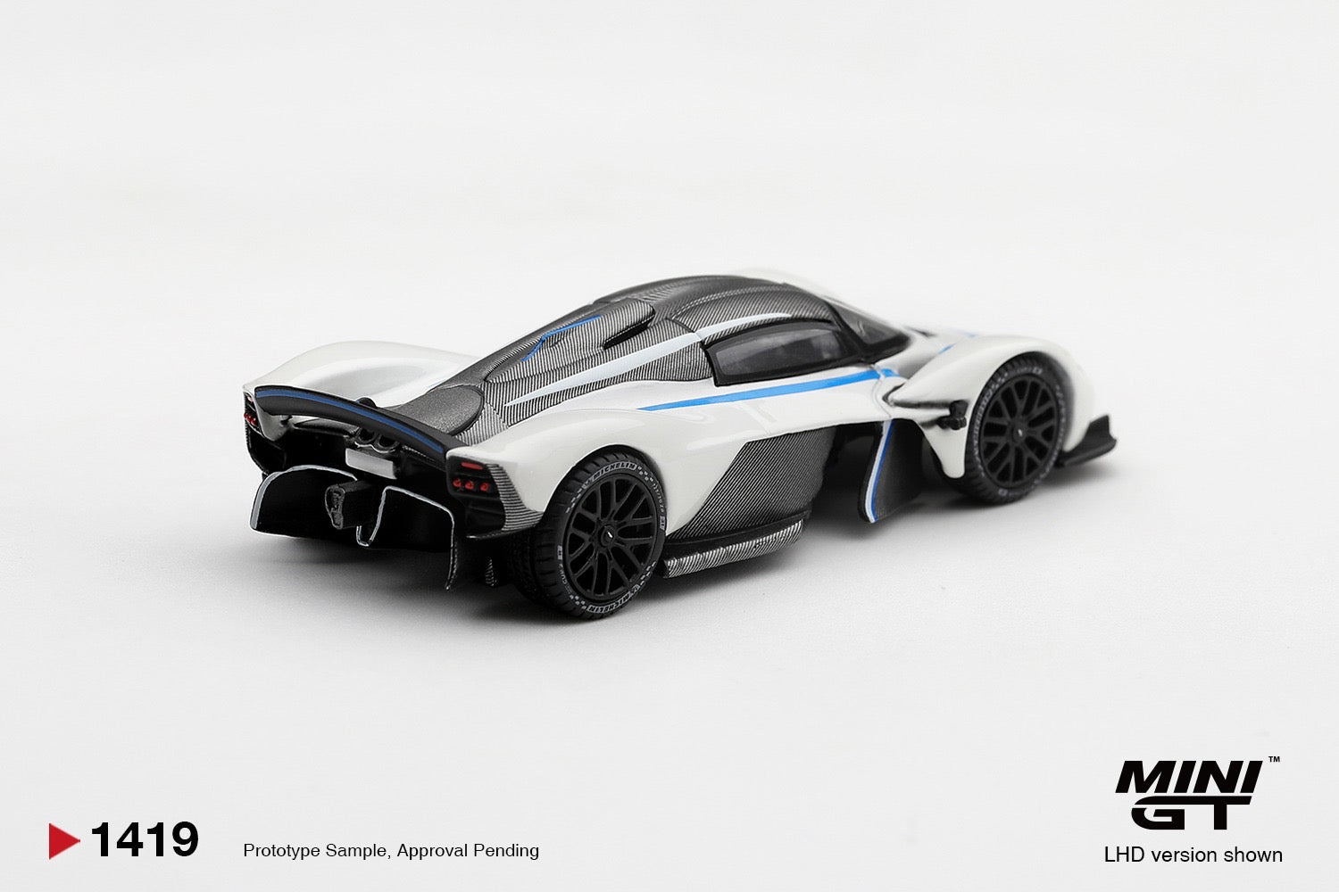 MINIGT 1/64 Aston Martin Valkyrie Escaping White