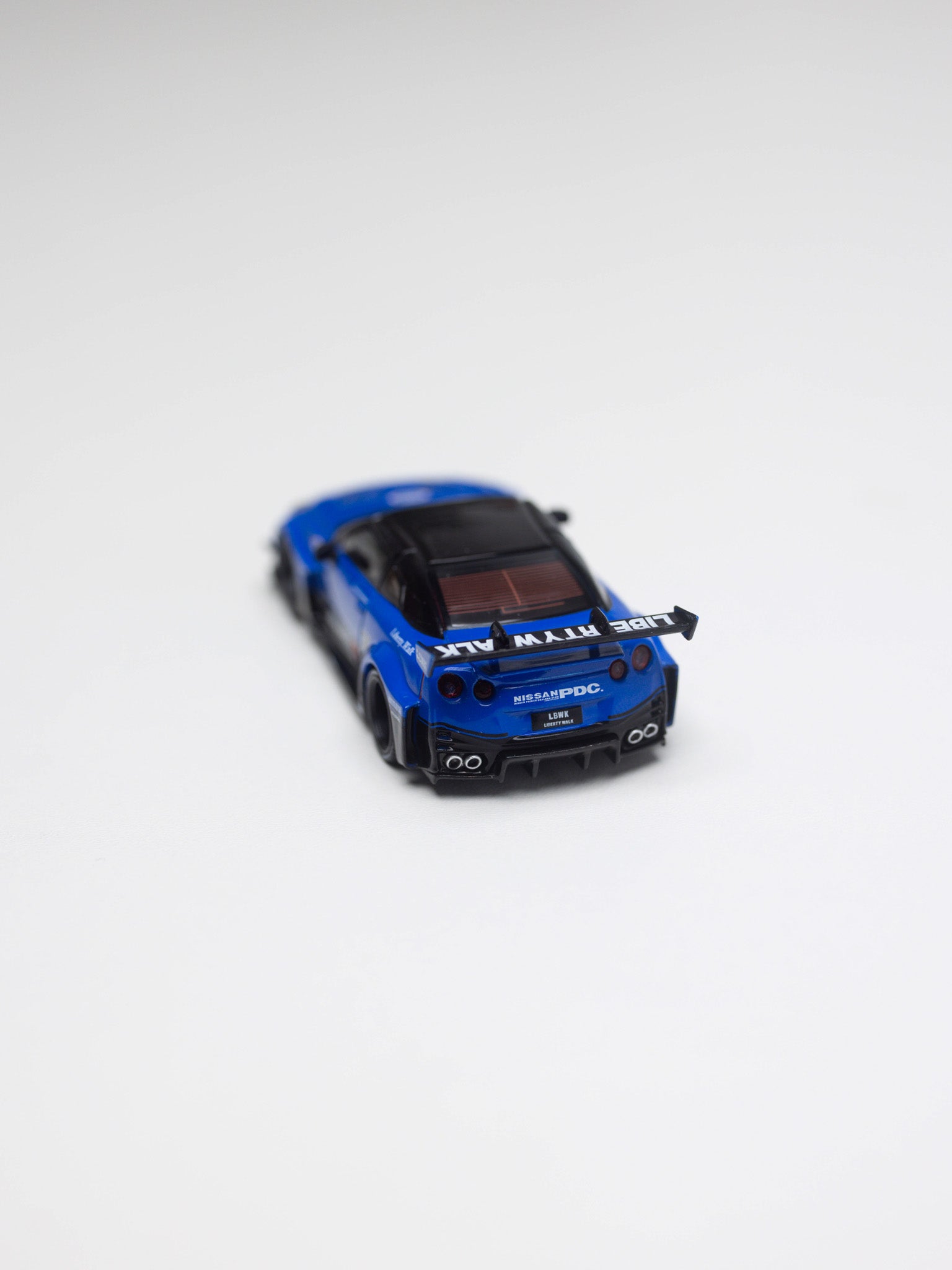 MINIGT 1/64 - LB-Silhouette WORKS GT NISSAN 35GT-RR Ver.2 Blue-  MGT01124