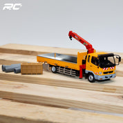 GCD 1:64 三菱扶桑 Fighter (1024) 起重卡车 - 右舵。黄色