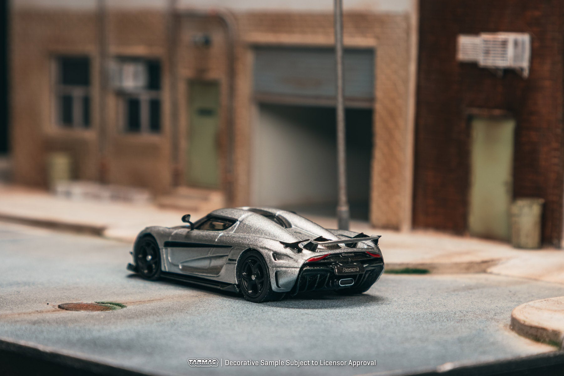 Tarmac Works - Koenigsegg Regera  Silver Metallic / Blue Accents