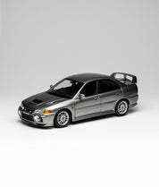 1/18 三菱蓝瑟Evolution IV，钢银色 - MOTORHELIX