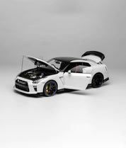 MOTORHELIX - 日产GT-R (R35) Track Edition Engineered by NISMO T-Spec 2022 亮光珍珠白